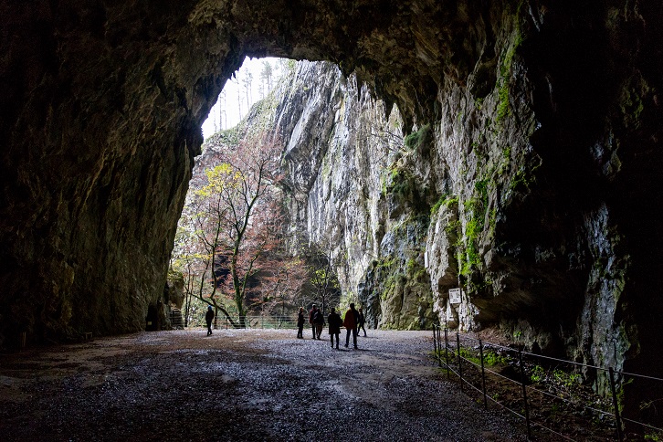 シュコツィアン洞窟群への行き方